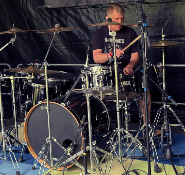 Oliver Zurheide – Drums